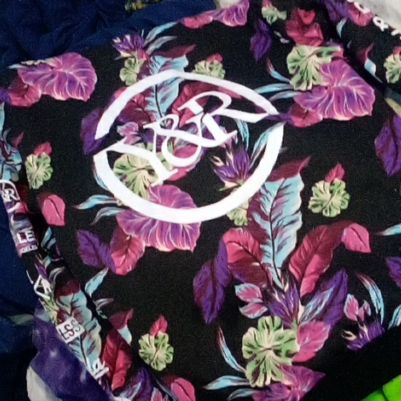 Young and reckless hoodie - Picture 2 of 2